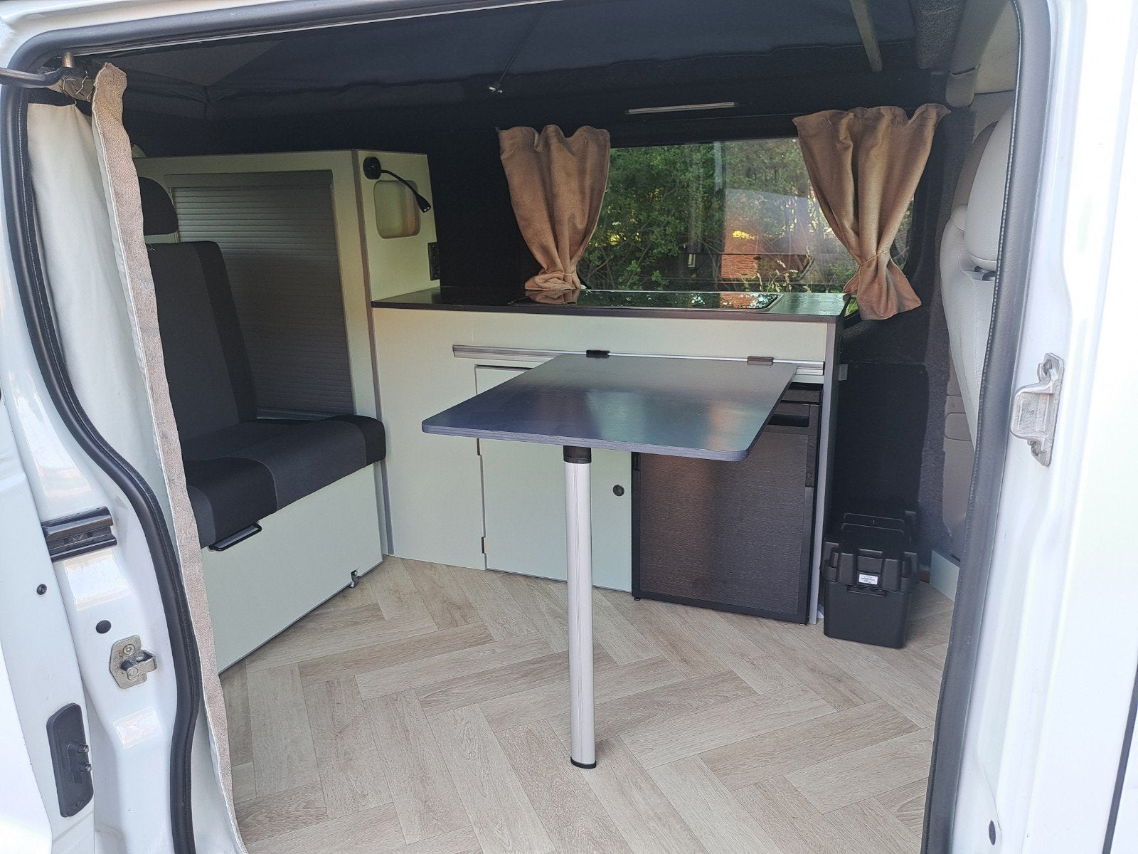 Opel Vivaro L2H1 buscamper euro 5  met nieuw interieur, Overige merken, Bestuurdersdeur, Tot en met 2, 7 tot 12 maanden geleden