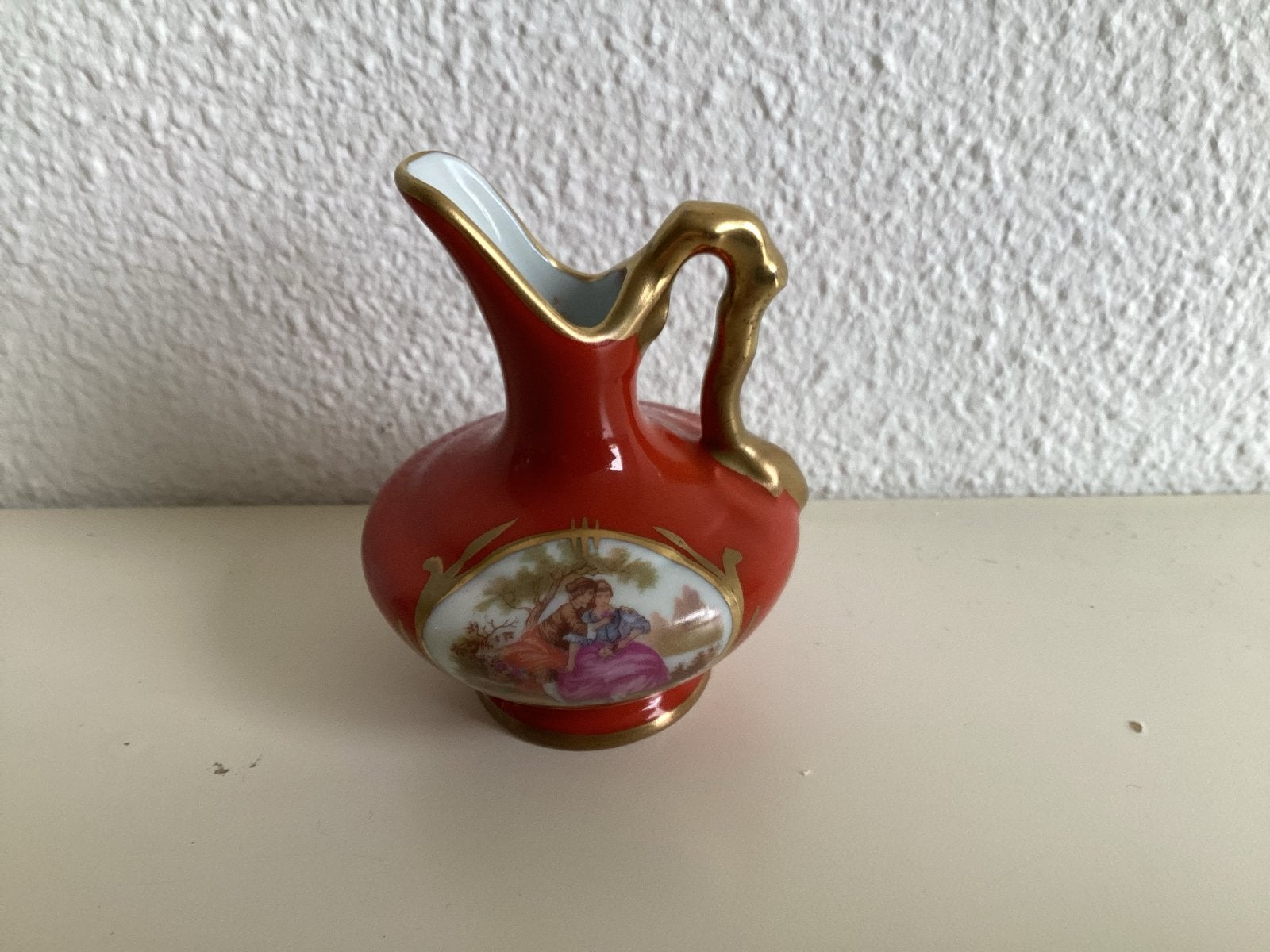 Limoges miniatuur kan, rood met romantische scène, 9 cm, Ophalen of Verzenden