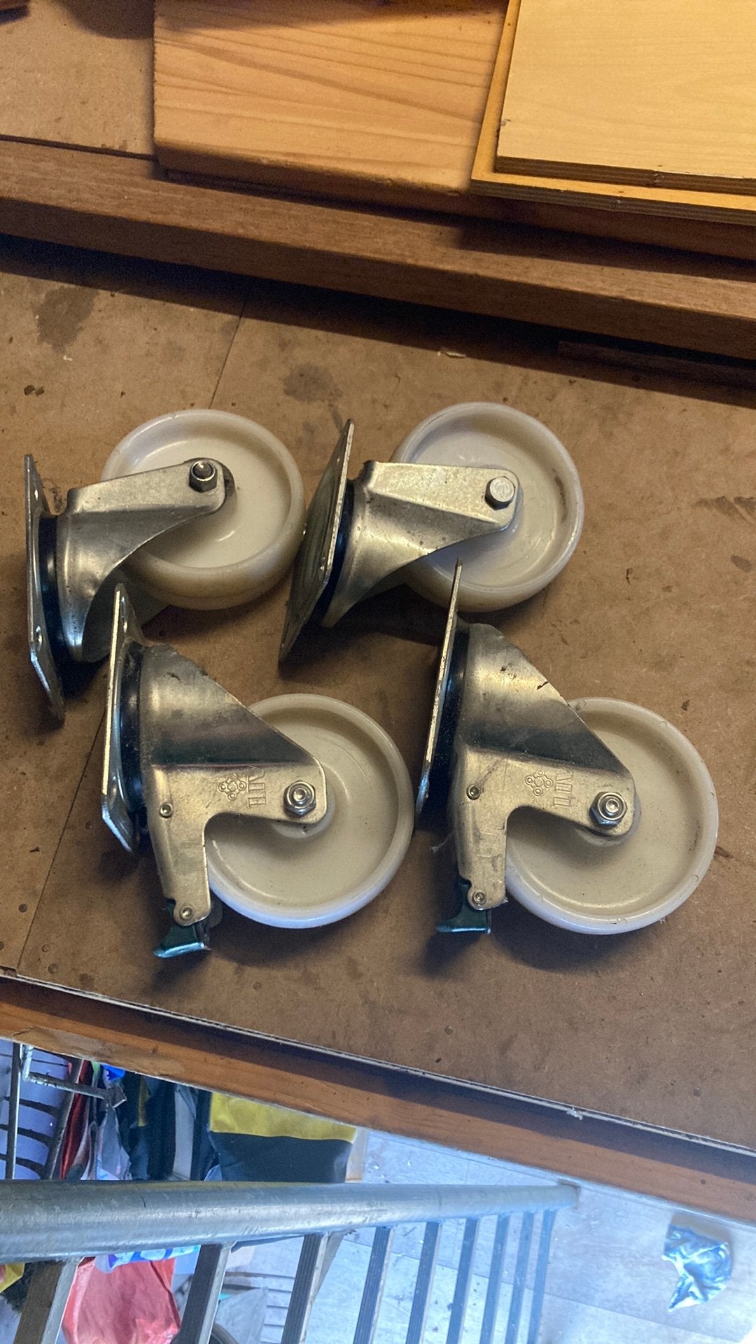 Zwenkwielen 130 mm hoog. Zware kwaliteit, Ophalen, Gebruikt