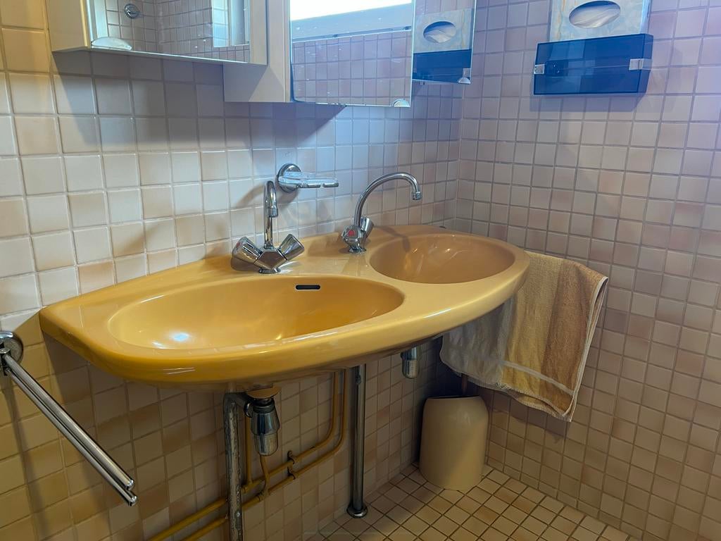 Vintage retro geel sanitair set: wastafels, bad en toilet, Ophalen, Gebruikt, Chroom, Wastafel