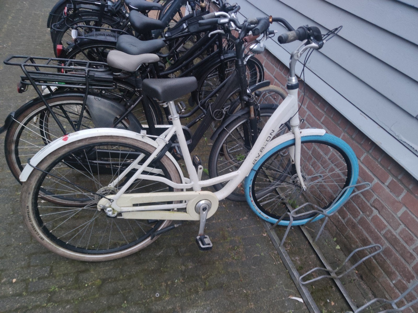 Witte Avalon fiets met blauwe voorband, Fietsen en Brommers, Ophalen of Verzenden