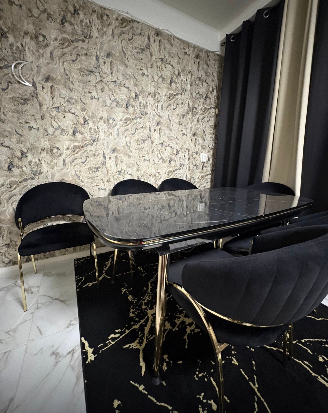 Tafel en stoelen, Huizen en Kamers, Kamers te huur