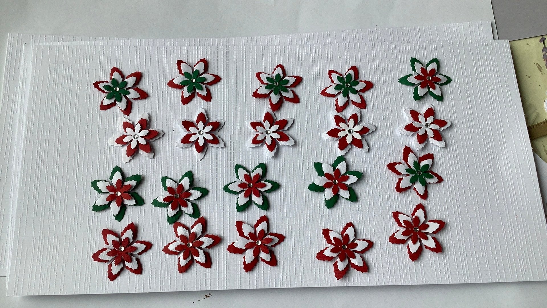 Stansjes bloemen ( kerst nr 469, Hobby en Vrije tijd, Kaarten | Zelfgemaakt, Ophalen of Verzenden, Nieuw, Kerst