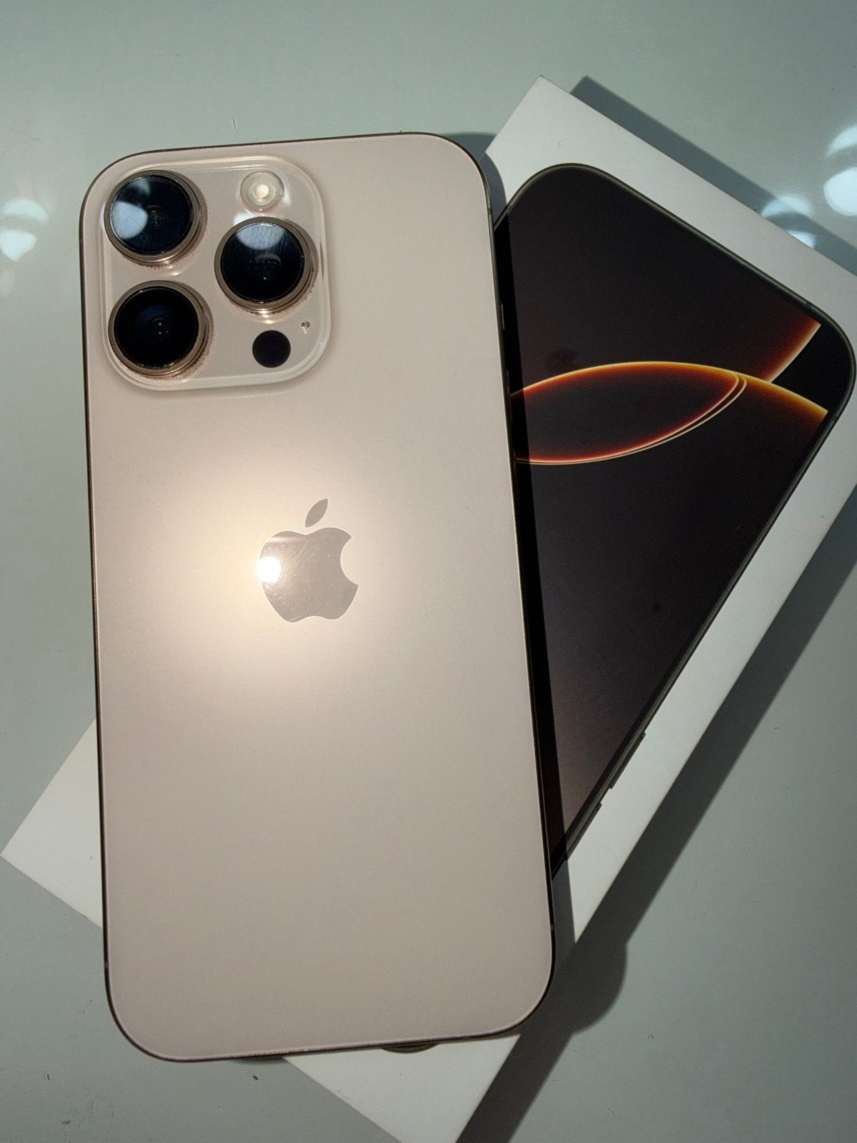 iPhone 16 Pro 128GB Roze Dessert titanium -Zo goed als nieuw, IPhone 16 Pro, 128 GB, 89 %, Ophalen of Verzenden