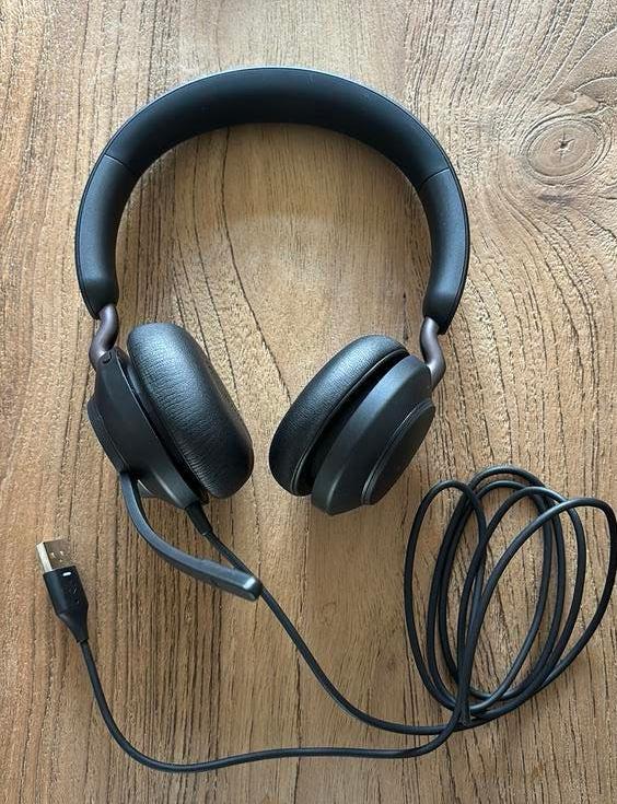 Koptelefoon van Jabra met hoes, Ophalen of Verzenden, Zo goed als nieuw, Inklapbare microfoon, Over-ear