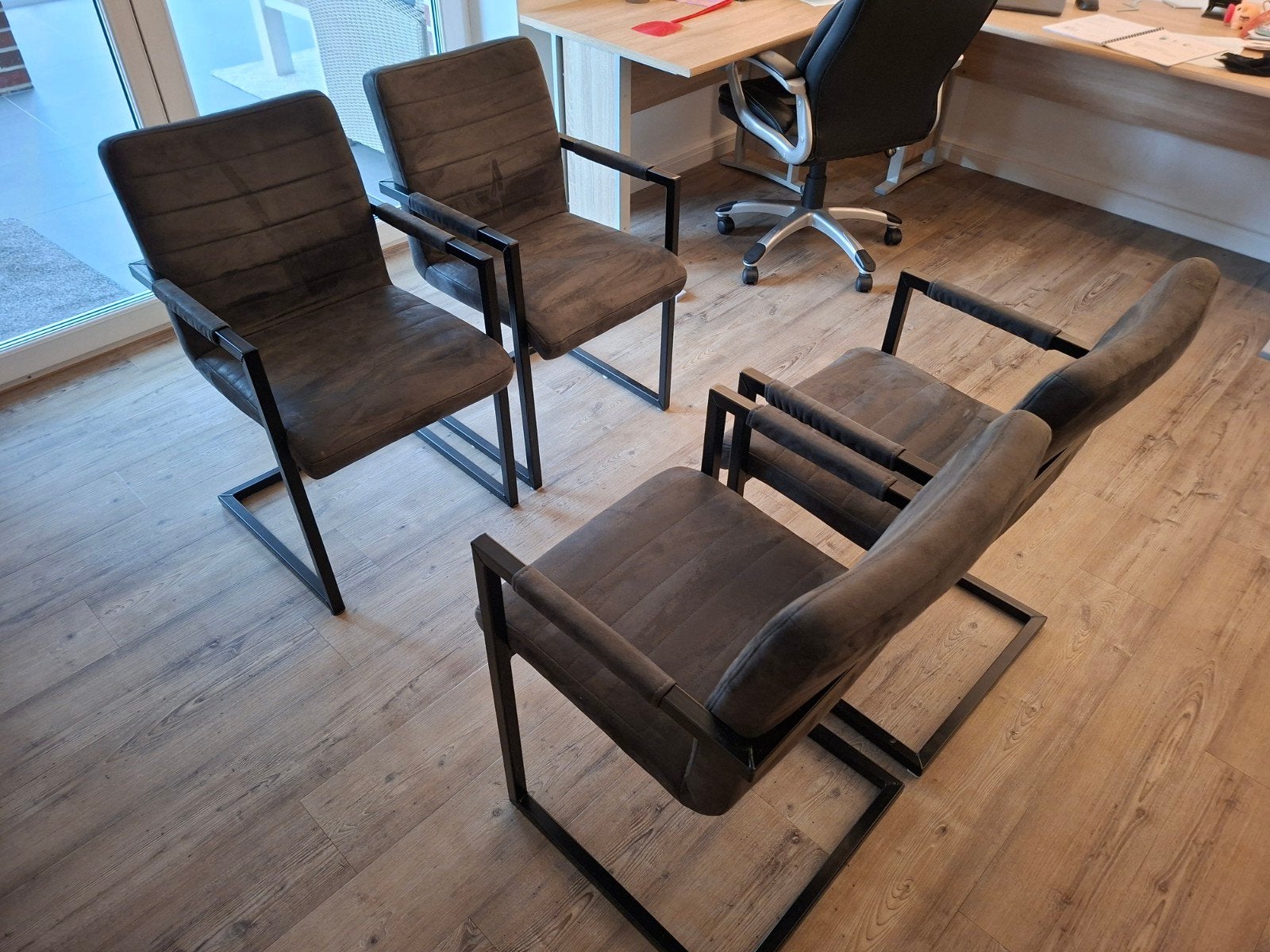 4 Leen Bakker eetkamerstoelen - 1 met verfvlek, Ophalen, Gebruikt, Metaal, Vier