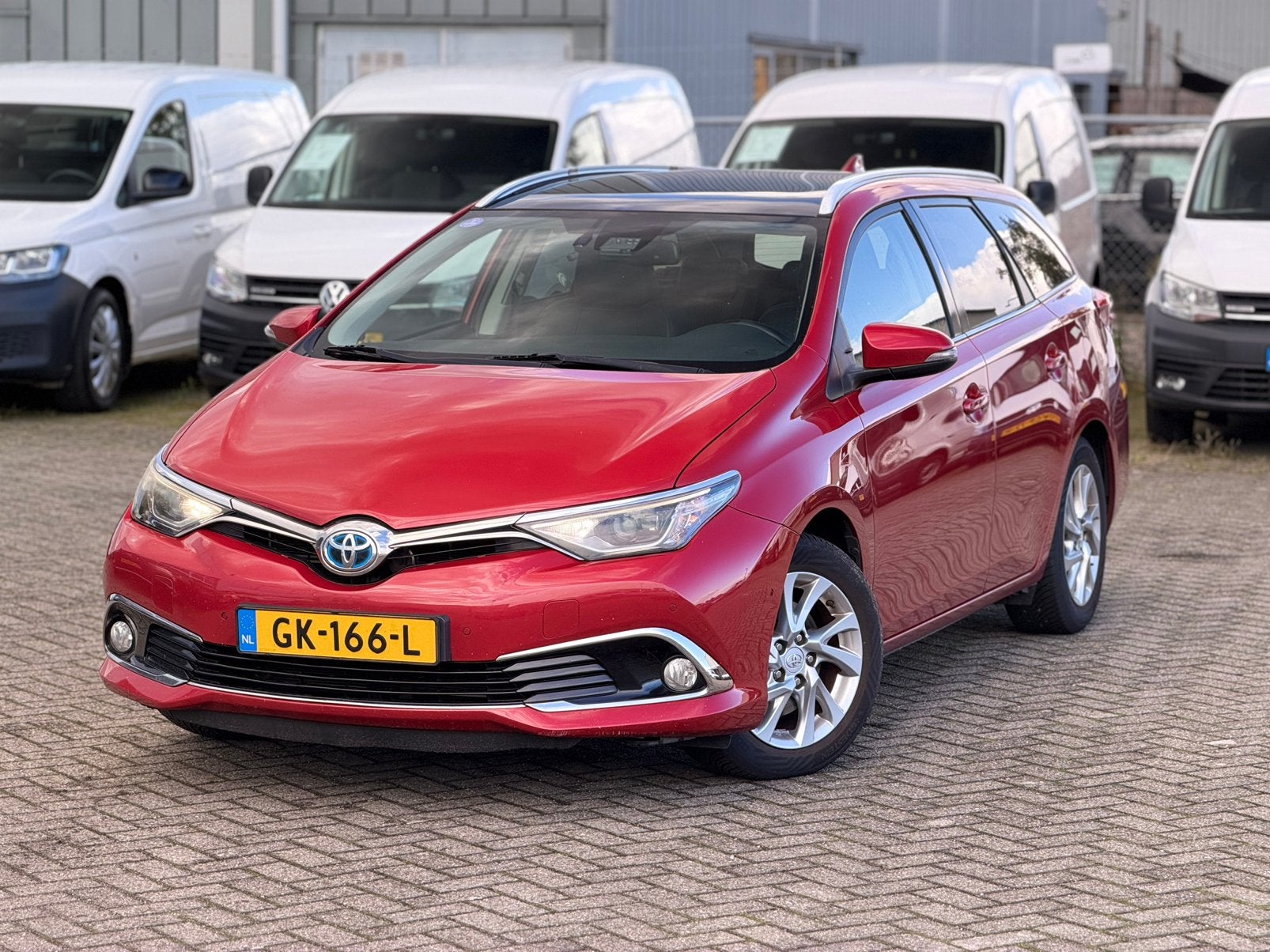 Toyota Auris 1.8 Hybrid Touring Sports Executive 2015 Rood, Auto's, 345 kg, Leder en Stof, Origineel Nederlands, Grijs