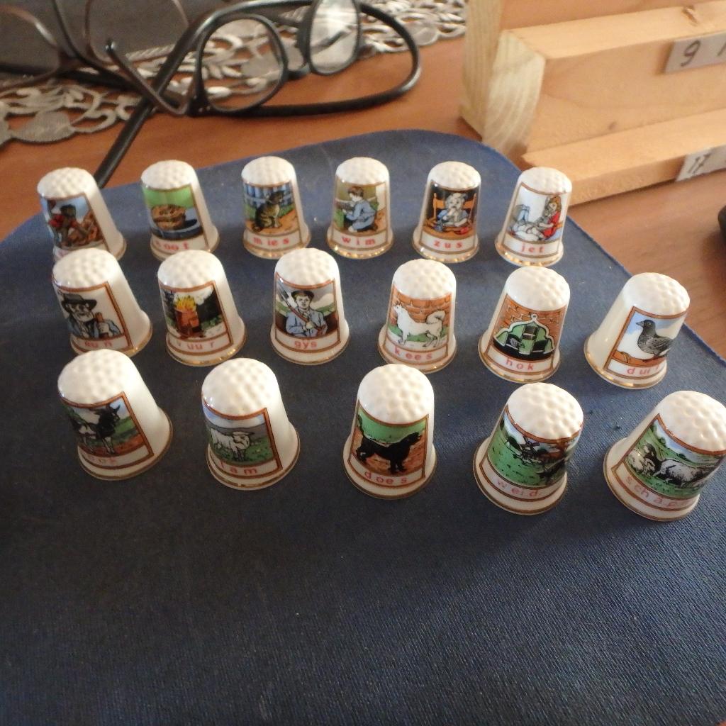 vingerhoedjes aap noot mies, Ophalen of Verzenden, Zo goed als nieuw