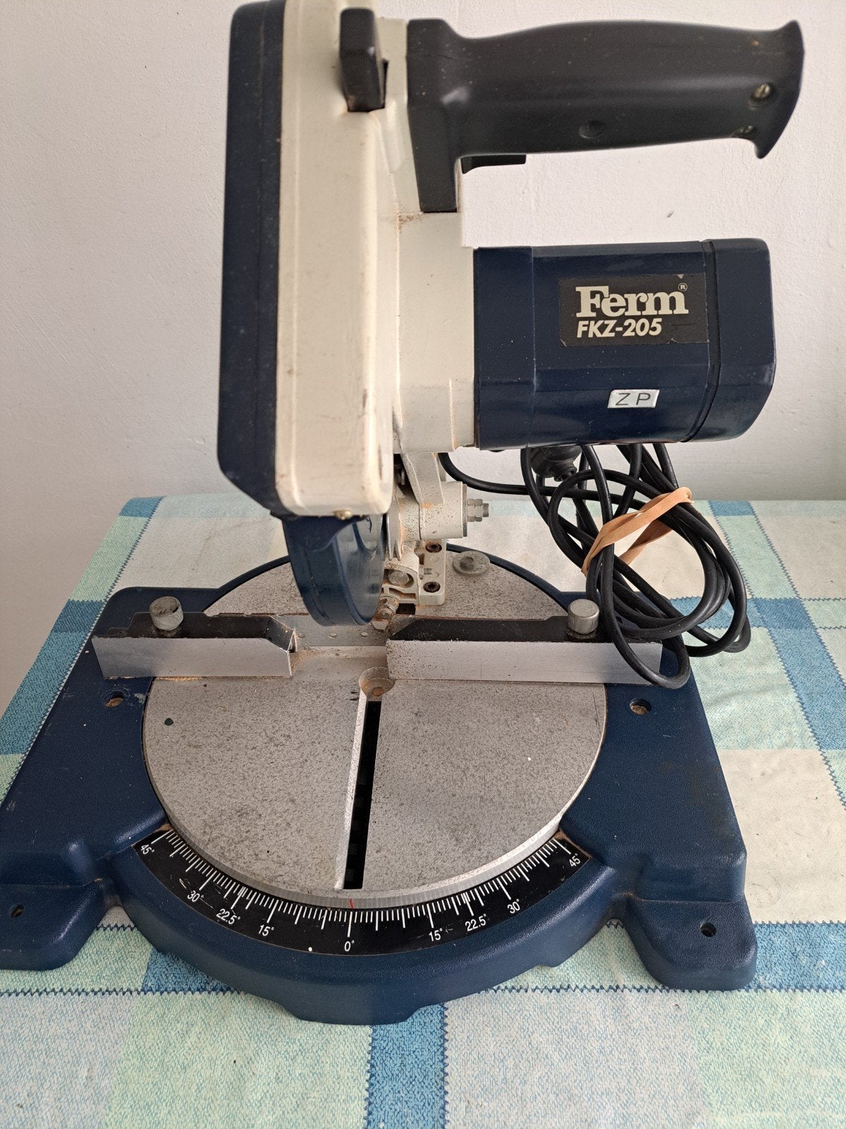FERM FKZ-205 grote Zaagmachine, Ophalen of Verzenden, Zo goed als nieuw, Afkortzaag, 30 tot 70 mm