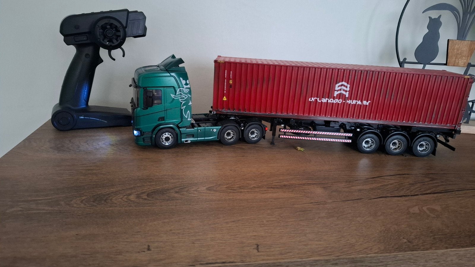 Orlandoo Hunter Scania truck met trailer, Hobby en Vrije tijd, Modelbouw | Radiografisch | Auto's, Auto onroad, Elektro, Overige schalen