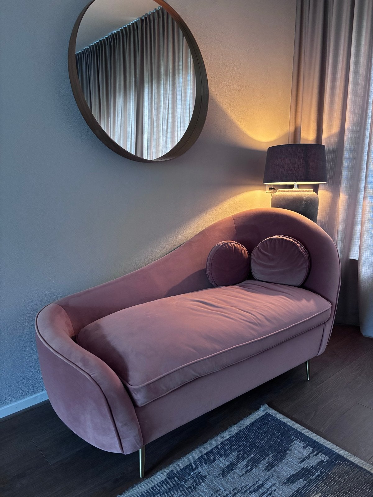 Chaise Lounge van Made in roze velvet met gouden pootjes, Ophalen, 150 tot 200 cm, Tweepersoons, 75 tot 100 cm
