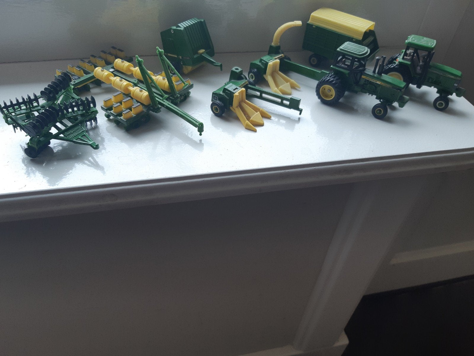 1:43 JD John Deere miniaturen set, Ophalen of Verzenden, Zo goed als nieuw, Tractor of Landbouw