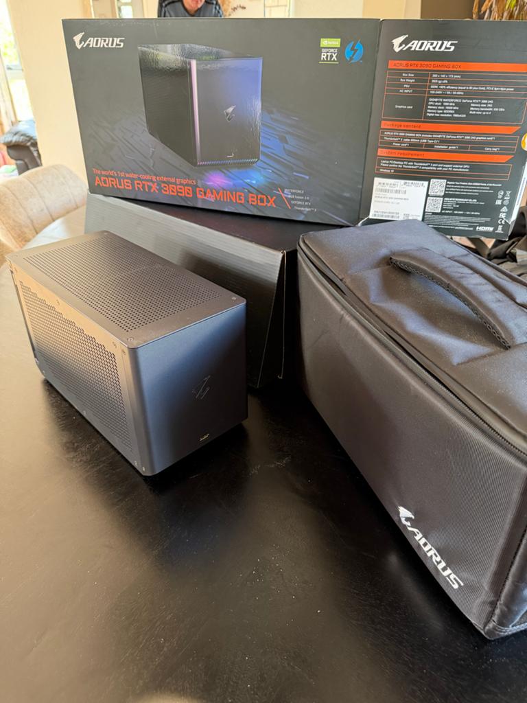 Aorus RTX 3090 Gaming Box - Compleet met doos en kabels, HDMI, GDDR6, Ophalen of Verzenden, Zo goed als nieuw