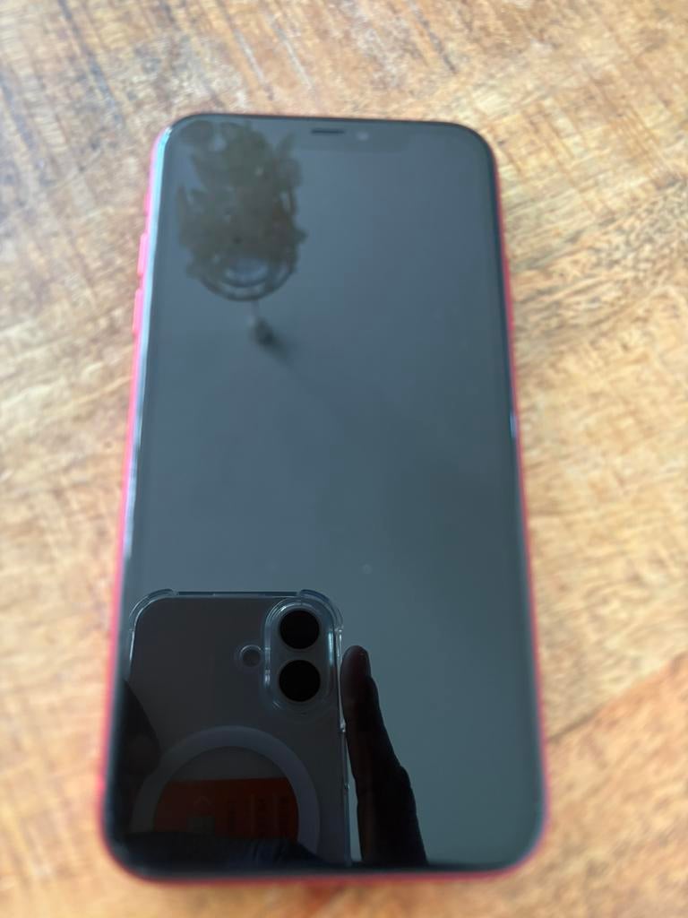 Rode Iphone 11, Telecommunicatie, Mobiele telefoons | Apple iPhone, Ophalen, IPhone 11, Zo goed als nieuw, 64 GB