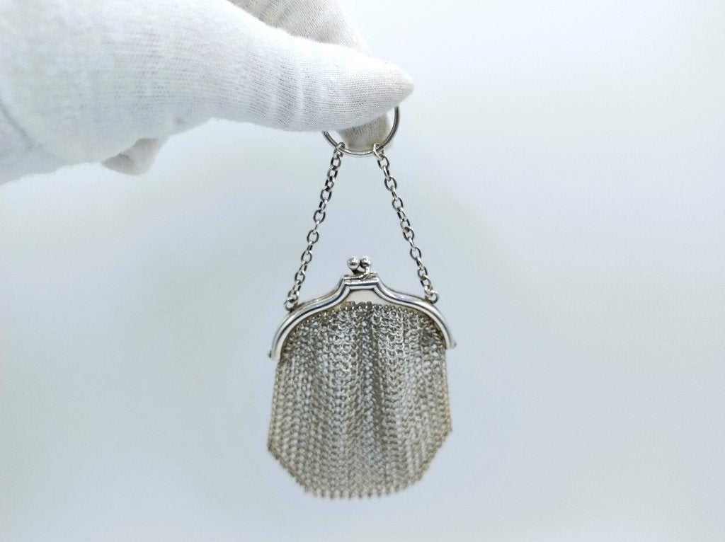 Zilveren beugeltasje met maliënkolder, Londen, 1915
