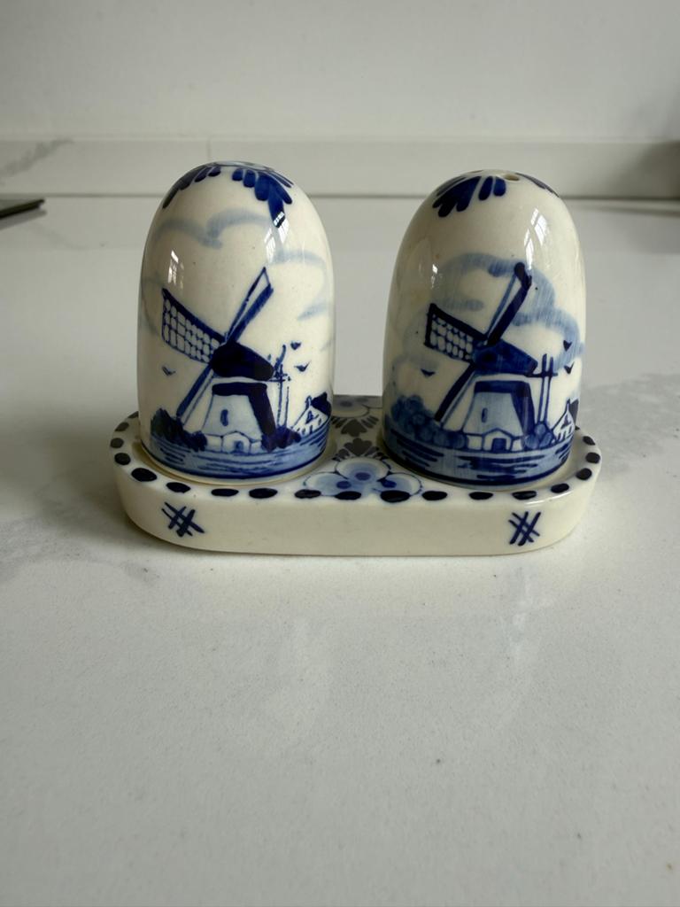 Delfts Blauw Zout- en Peperstel met Molens, Antiek en Kunst, Ophalen of Verzenden