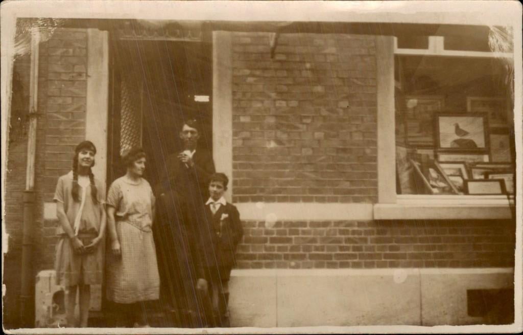 Fotokaart - Onbekend - Winkel - Schilder, Ophalen of Verzenden, 1920 tot 1940, Ongelopen, Noord-Brabant