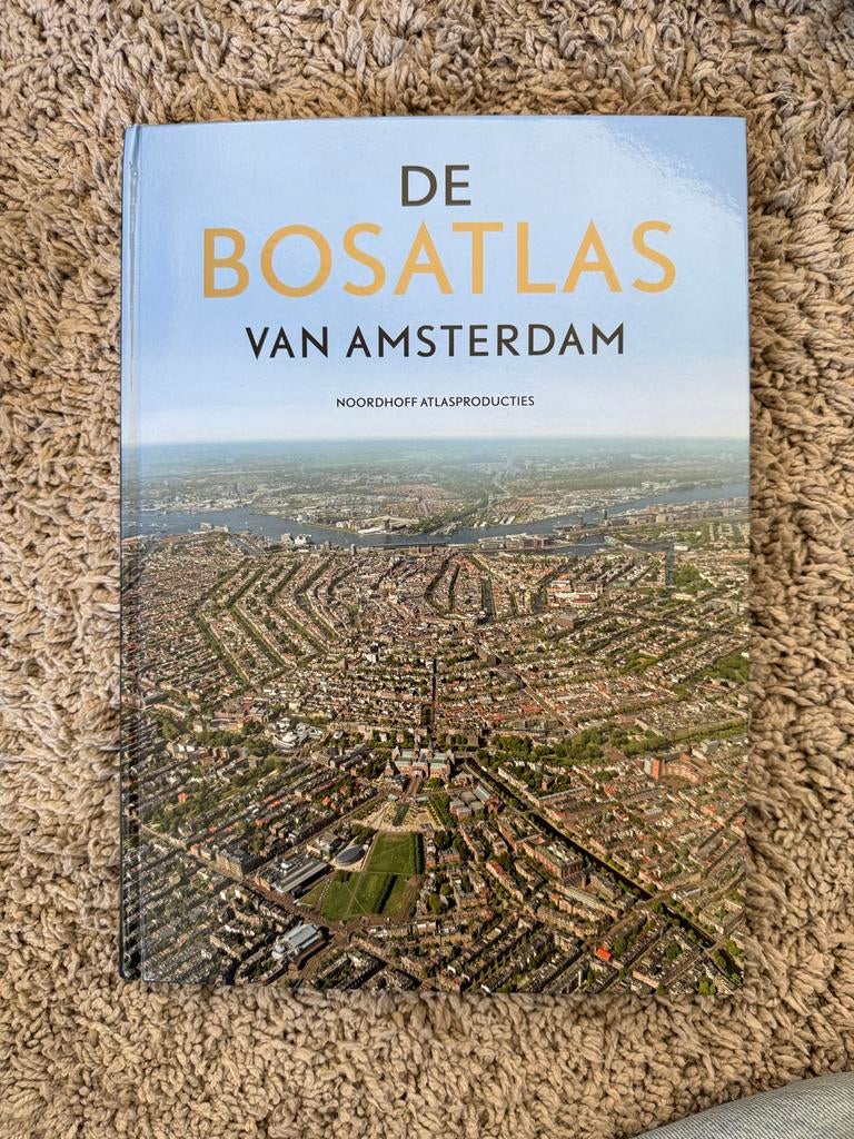 De Bosatlas van Amsterdam - Gratis verzending, Boeken, Bosatlas, 2000 tot heden, Ophalen of Verzenden, Zo goed als nieuw