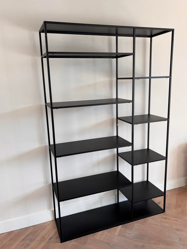 Zwarte open kast van staal, Ophalen, Met plank(en), Gebruikt, 100 tot 150 cm