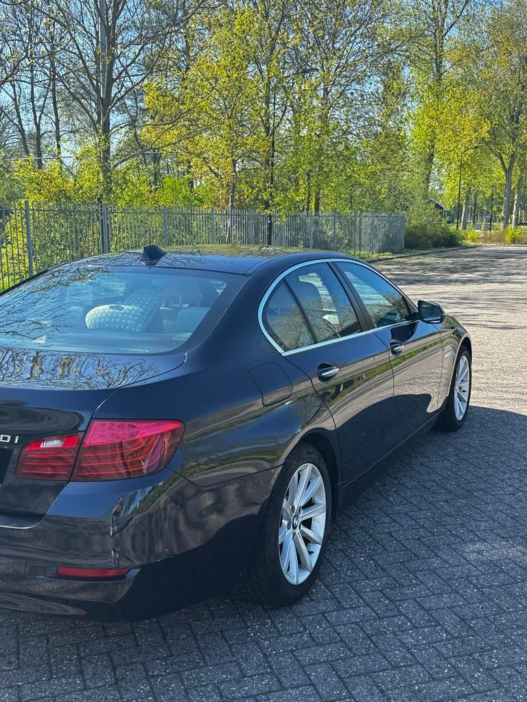 BMW 5-Serie 2.0 520I AUT 184 PK Sedan 2015 Blauw, Auto's, BMW, Achterwielaandrijving, Beige, 4 cilinders, 2000 kg