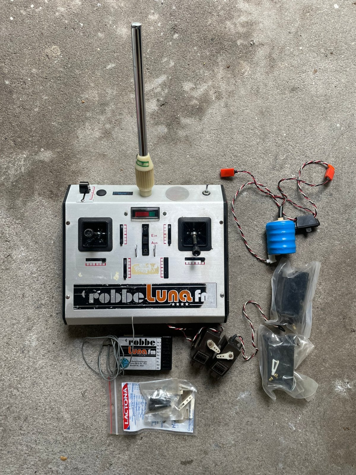 Retro Robbe Luna 1980s + servos, Ophalen of Verzenden, Gebruikt