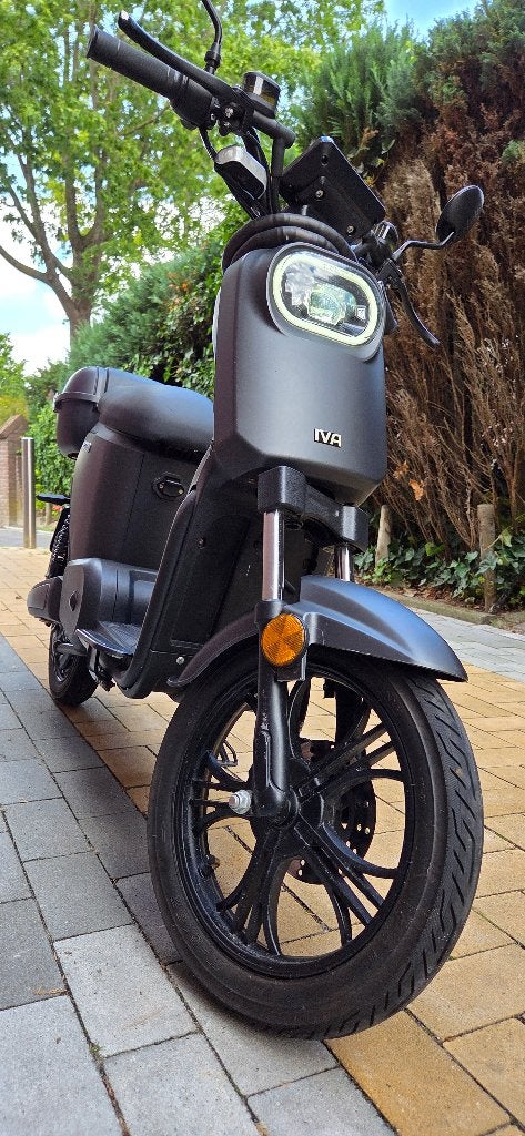 IVA E-GO S2 Elektrische Scooter - Zo goed als nieuw