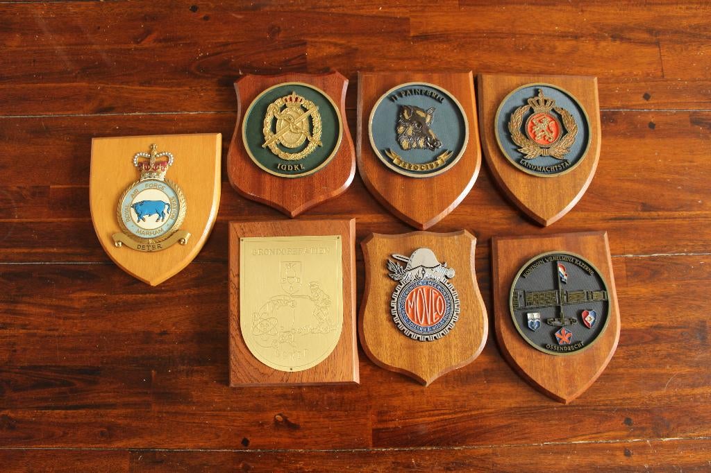 partij van 7 schildjes  landmacht en luchtmacht, Verzamelen, Ophalen of Verzenden, Zo goed als nieuw, Patch, Badge of Embleem