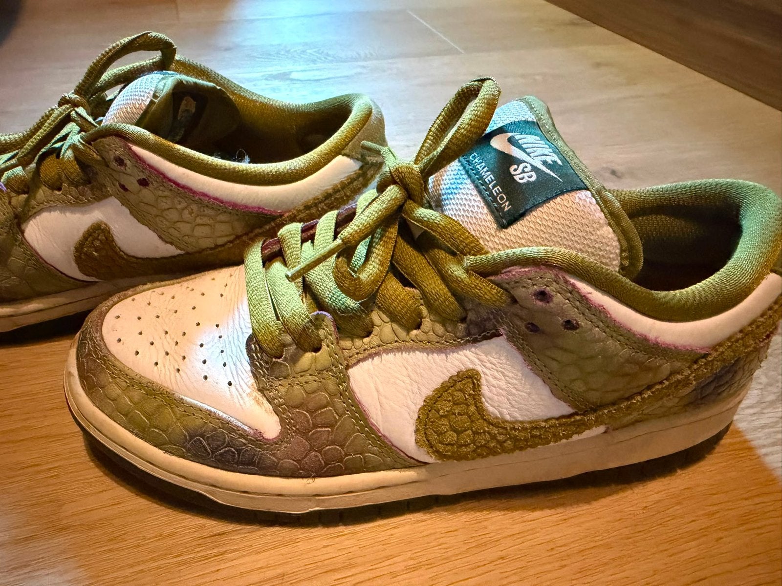 Nike SB Dunk Low 'Chameleon' Special Edition - Maat 38,5, Ophalen of Verzenden, Gedragen, Groen, Sneakers of Gympen
