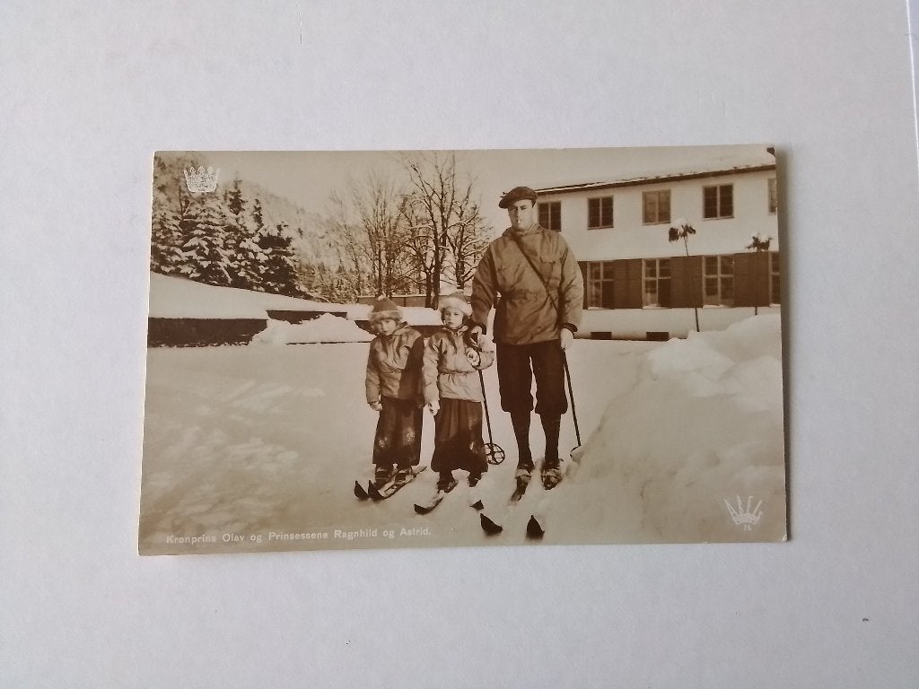 Koning Olaf met zijn dochters op de ski's, Verzenden, Nieuw, Buitenland, Kaart, Foto of Prent
