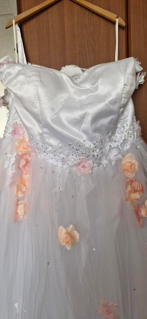 Prachtige witte trouwjurk met bloemen en steentjes, Ophalen of Verzenden, Zo goed als nieuw, Wit, Trouwjurk
