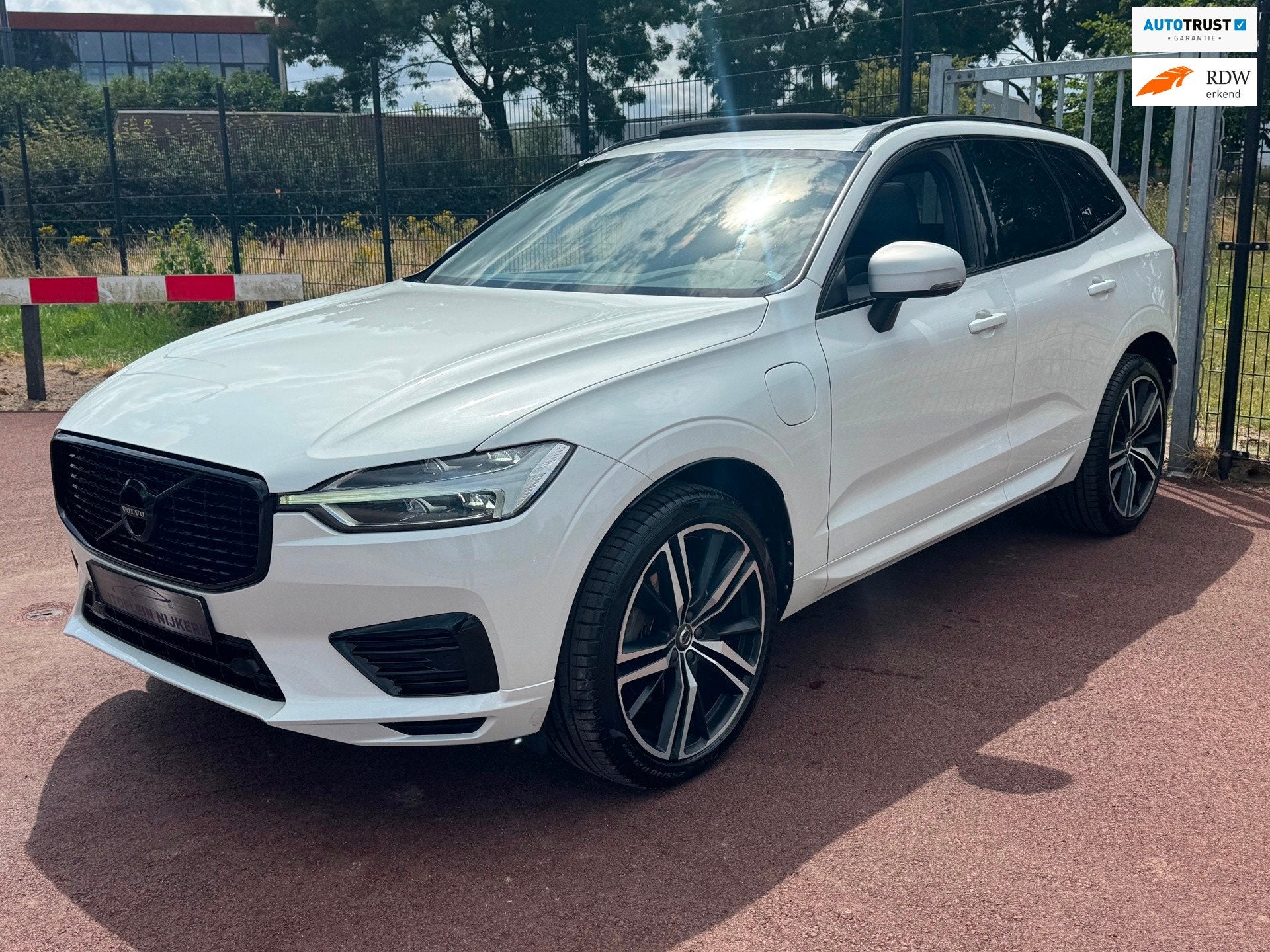 Volvo XC60 2.0 T8 Twin Engine AWD R-Design Panodak Luchtveri, Automaat, Dealer onderhouden, Gebruikt, Euro 6