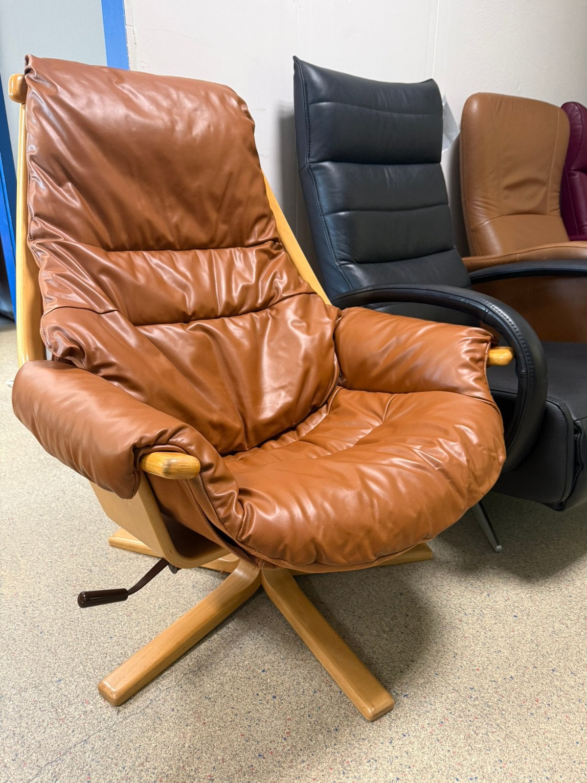Vintage relax fauteuil Gote Möbel draai stoel, Ophalen of Verzenden, Zo goed als nieuw, Leer, Gratis bezorging regio Utrecht