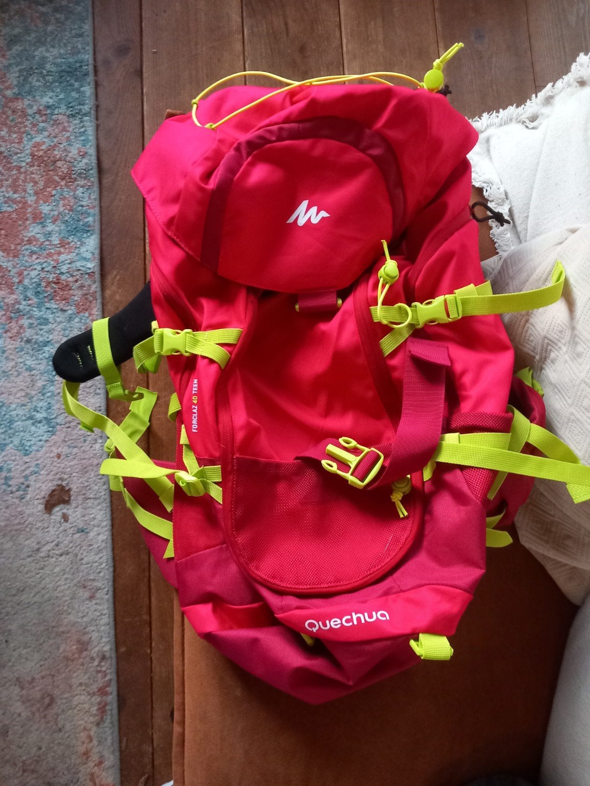 Quechua Forclaz 40 Teen Backpack - Rood/Limegroen, Ophalen of Verzenden, Zo goed als nieuw