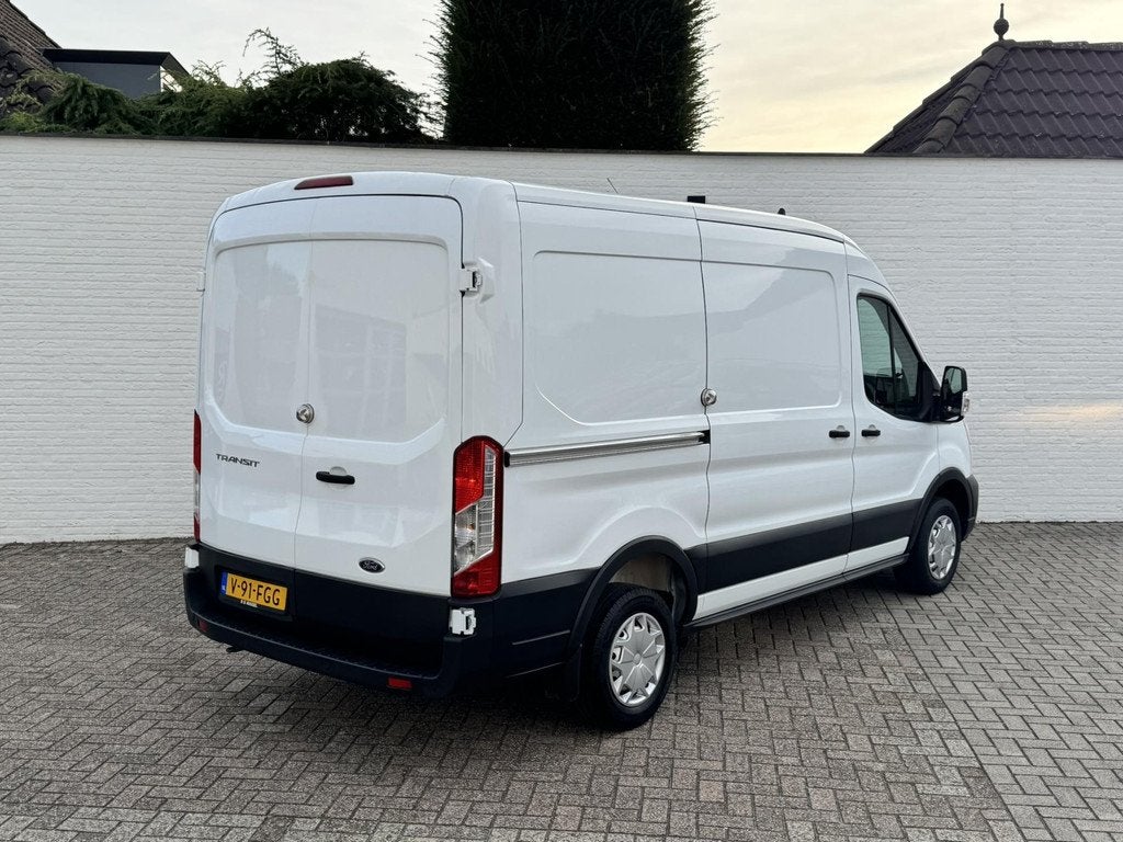 Ford TRANSIT 130pk L2H2 Trend Airco Cruise Pdc 3 Zitplaatsen, Voorwielaandrijving, 4 cilinders, Bedrijf, 130 pk