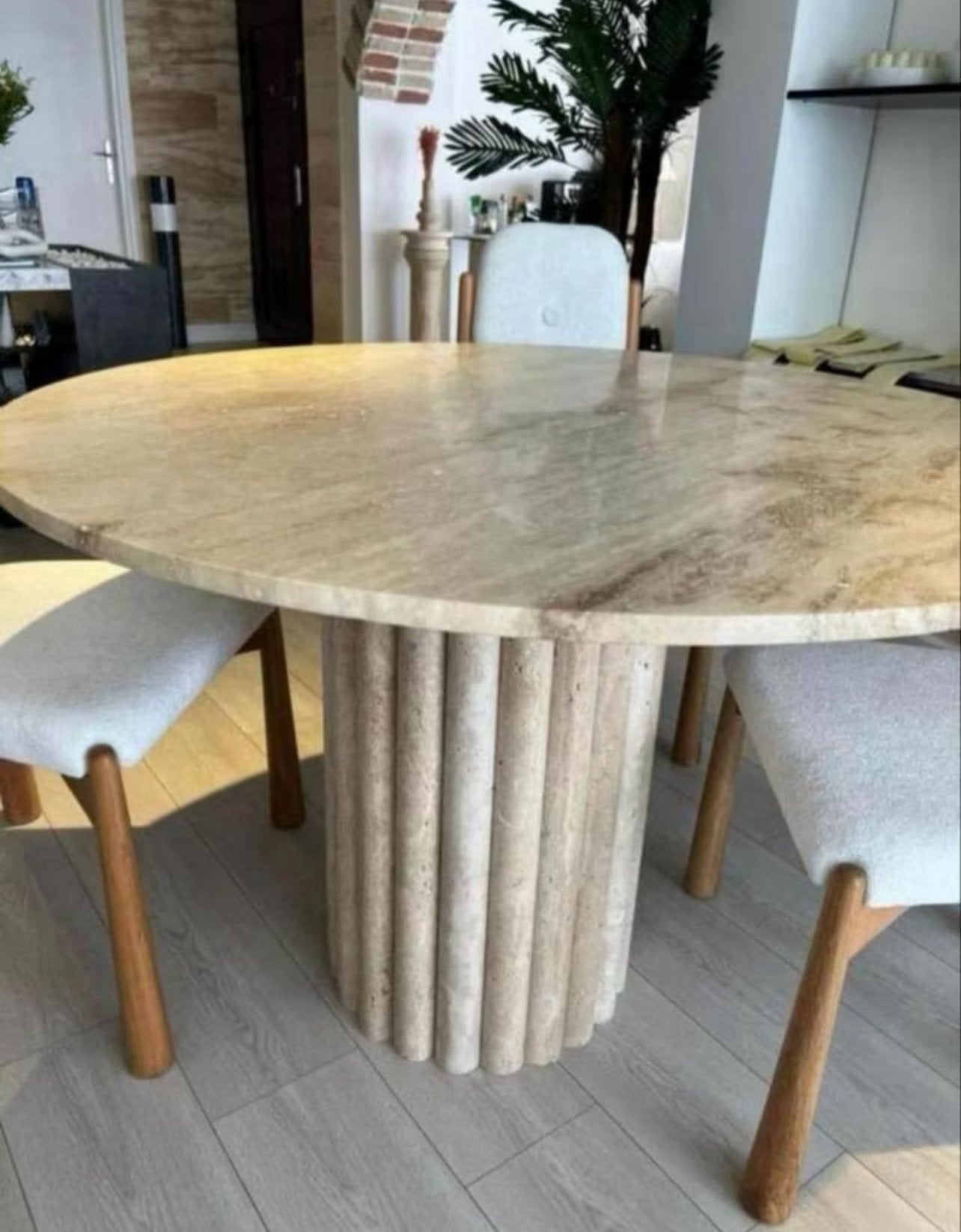 Nieuwe Italiaanse Travertine Eettafel, gekocht voor €2800, Huis en Inrichting, Tafels | Eettafels, Ophalen, Zo goed als nieuw