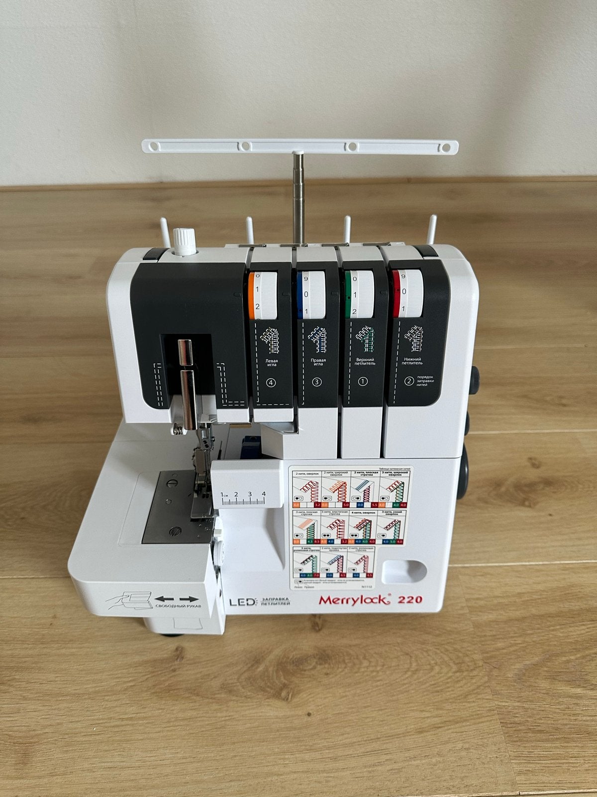 Merrylock 220 Naaimachine - Zo goed als nieuw, Ophalen of Verzenden, Zo goed als nieuw, Naaimachine, Overige merken