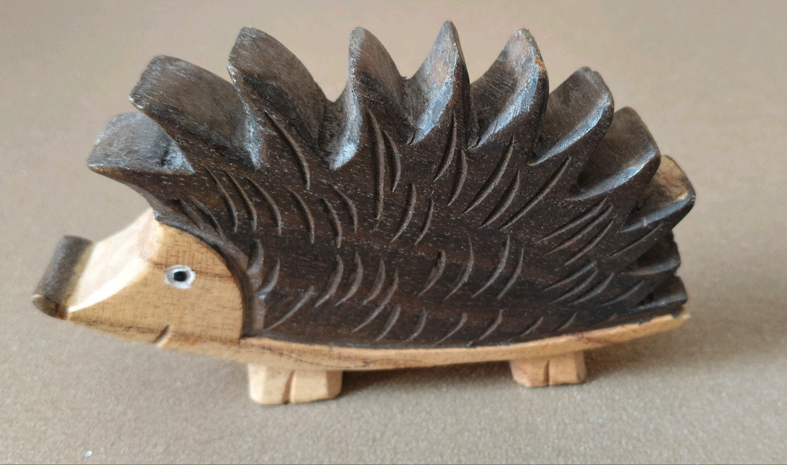 Houten egel beeldje - Handgesneden Decoratie-Herfst, Verzenden, Nieuw, Overige soorten, Beeldje of Figuurtje