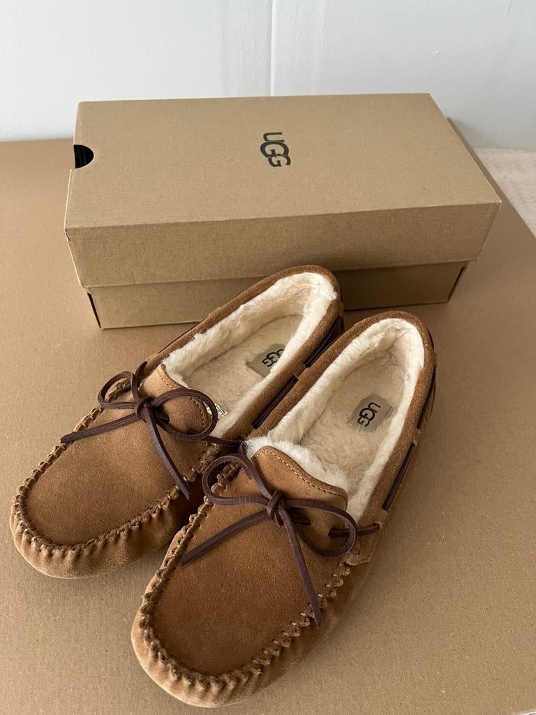 UGG Dakota moccasins/pantoefels maat 39 beige/bruin, Kleding | Dames, Schoenen, Bruin, Ophalen of Verzenden, Zo goed als nieuw