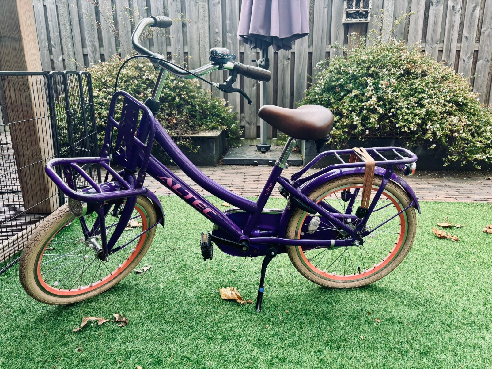 Altec kinderfiets paars met voordrager en terugtraprem, Fietsen en Brommers, Ophalen of Verzenden, Gebruikt, Terugtraprem, 20 inch