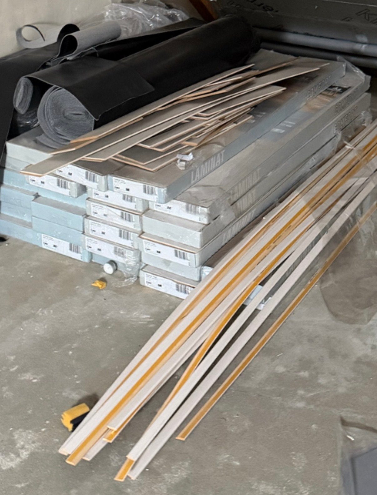 Dit weekend weg - Laminaatvloer met ondervloer en plinten, Ophalen, Nieuw, 10 m² of meer, 10 tot 30 cm