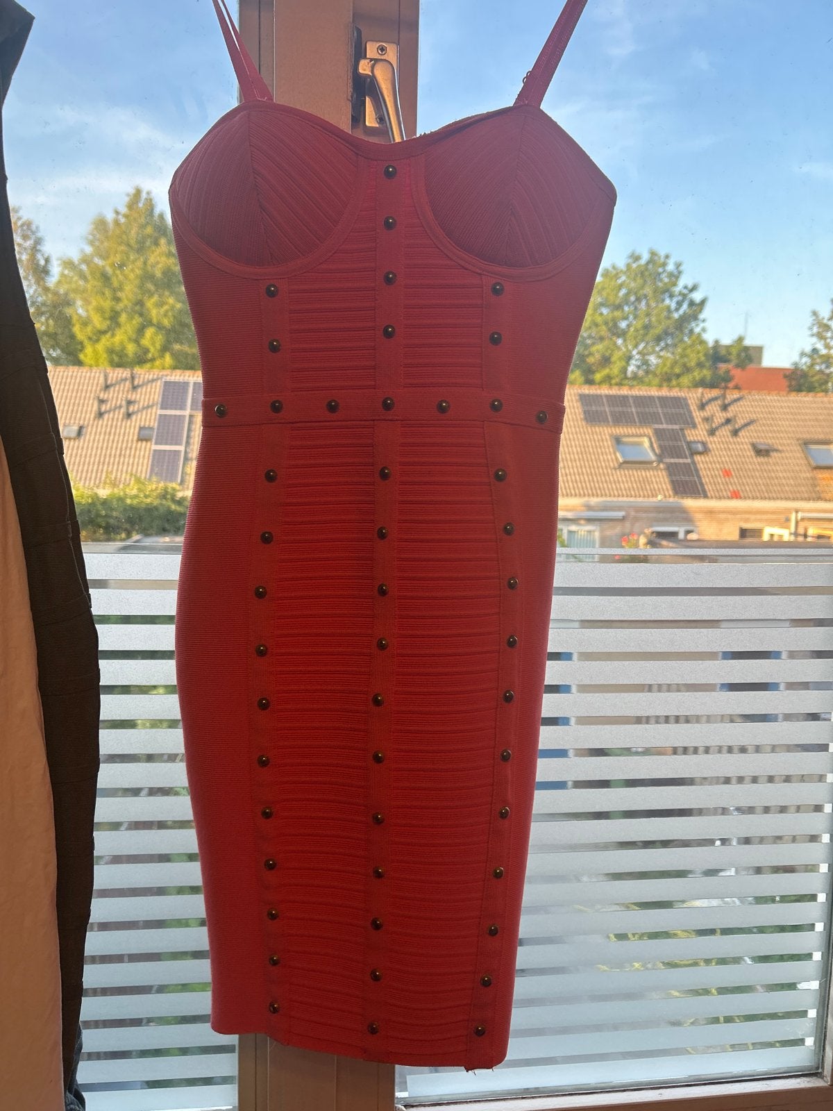 Rode bodycon jurk met studs, Ophalen of Verzenden, Zo goed als nieuw, Maat 36 (S), Boven de knie