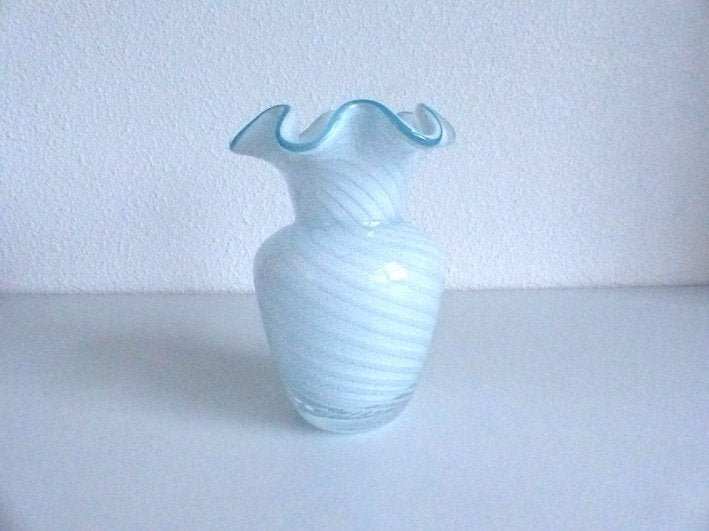 Vintage Murano vaasje geschulpte rand glas, Overige kleuren, Ophalen of Verzenden, Minder dan 50 cm, Glas