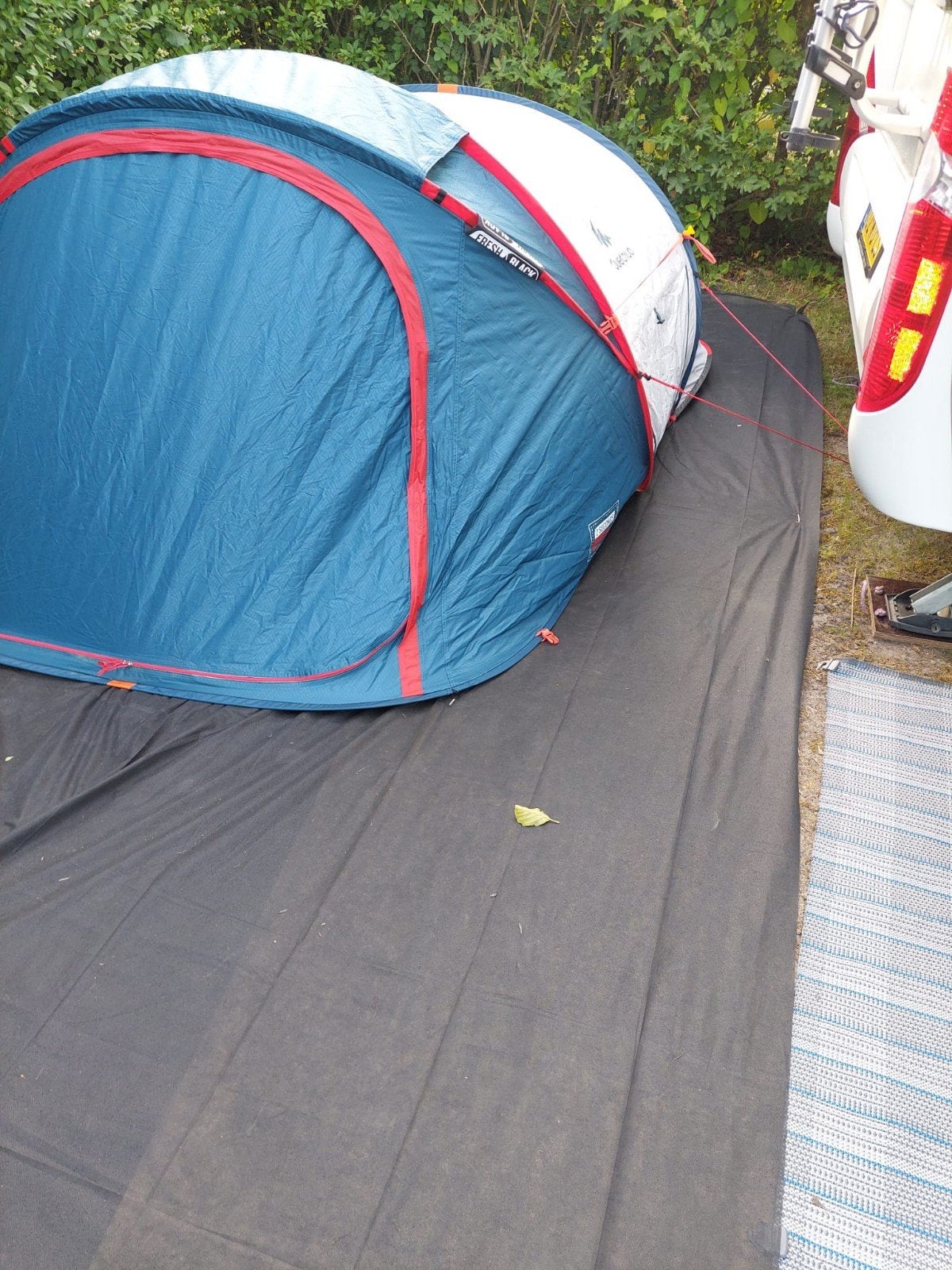 2x Quechua 2 Seconds 2 XL Fresh & Black pop-up tent, Ophalen of Verzenden, Zo goed als nieuw, Tot en met 2