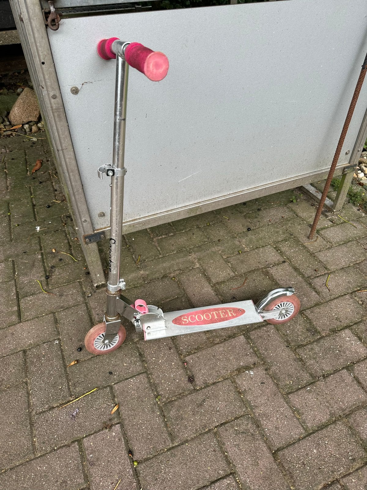 Gebruikte step met roze handvatten, Ophalen, Gebruikt, Gewone step