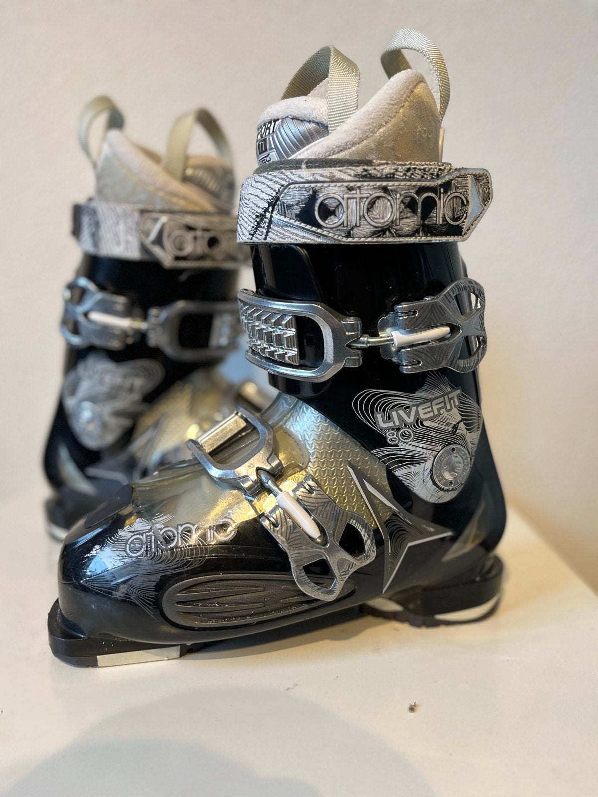 Atomic Live Fit 80 skischoenen, maat 39, bijna nieuw, Schoenen, Ophalen of Verzenden, Zo goed als nieuw, Atomic