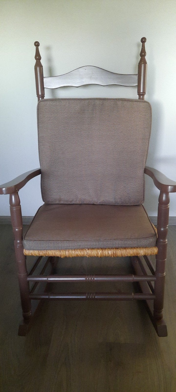 Schommelstoel / kastje bruin, Antiek en Kunst, Antiek | Meubels | Stoelen en Banken, Ophalen