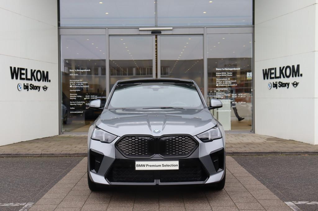 BMW iX2 eDrive20 High Executive M Sport / Panoramadak / Spor, Auto's, BMW, IX2, 33 min, Origineel Nederlands, 420 min