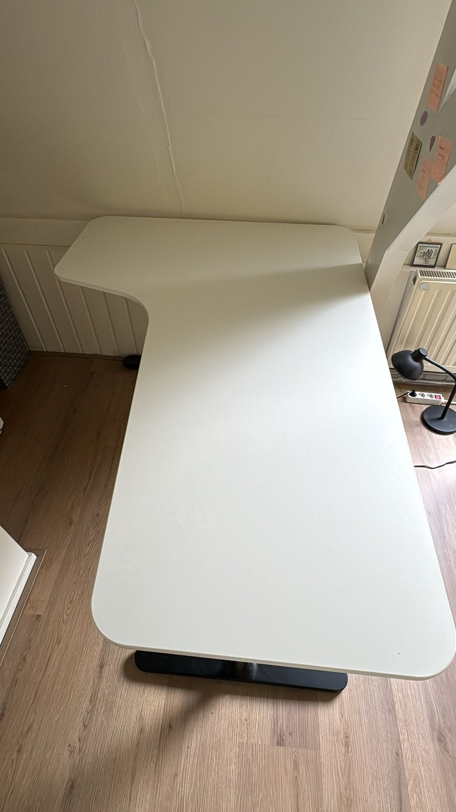 Bureau Ikea 1.60m x 1.10m. Ophalen in Utrecht, Huis en Inrichting, Bureaus, Ophalen, 160 cm, Gebruikt, Hoekbureau