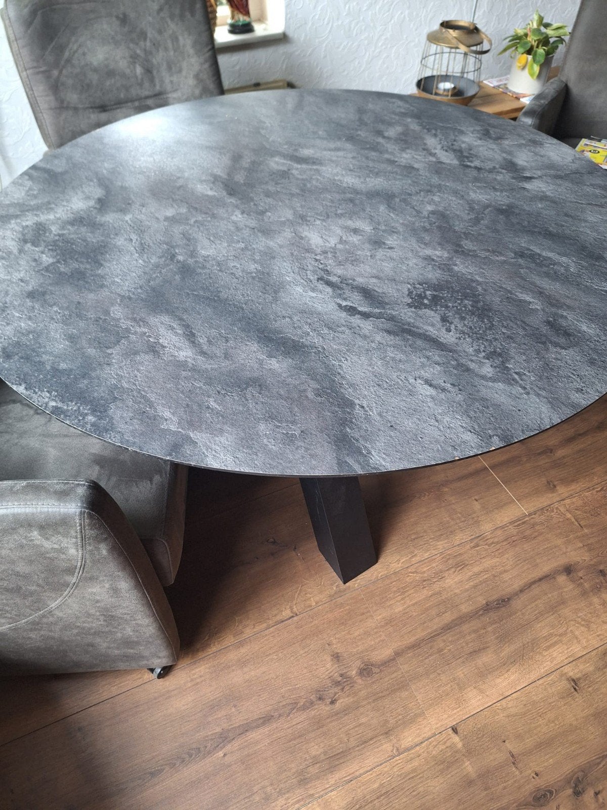 Ronde eettafel Henders & Hazel 120cm - kleine beschadiging, Huis en Inrichting, Ophalen, Gebruikt, Rond, 100 tot 150 cm