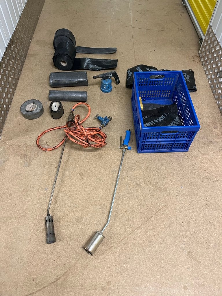 Dakdekkersset: 2 dakbranders, reduceerventiel, lood en meer, Ophalen, Gebruikt
